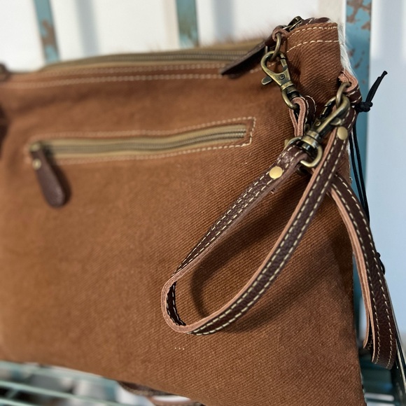 NEW Embossed green leather cowhide Floral Myra Bag ClutchCrossbody Small purse - Picture 8 of 9